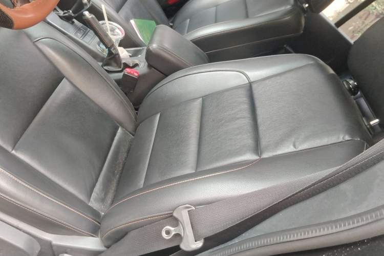 Used BAIC Off-Road BJ40 2016 40L 2.0T Manual All-Wheel Drive Prestige Edition Left Front Seat