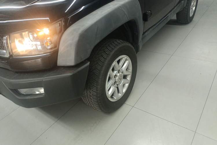 Used BAIC Off-Road BJ40 2016 40L 2.3T Automatic Two-Wheel Drive Prestige Edition Left Front Wheel Hub