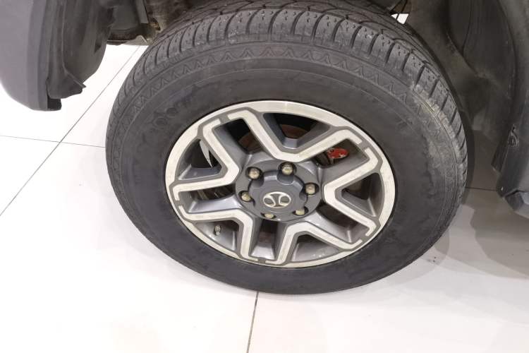 Used BAIC Off-Road BJ40 2016 40L 2.3T Automatic All-Wheel Drive Premium Edition Left Front Wheel Hub