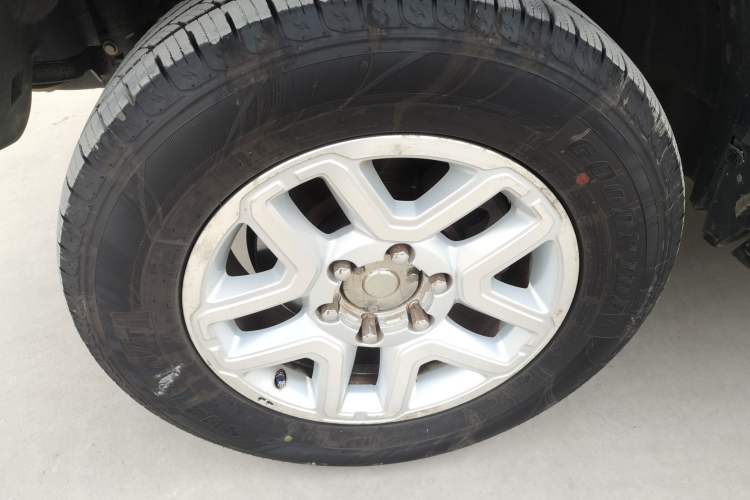 Used BAIC Off-Road BJ40 2016 40L 2.3T Automatic Two-Wheel Drive Prestige Edition Left Front Wheel Hub