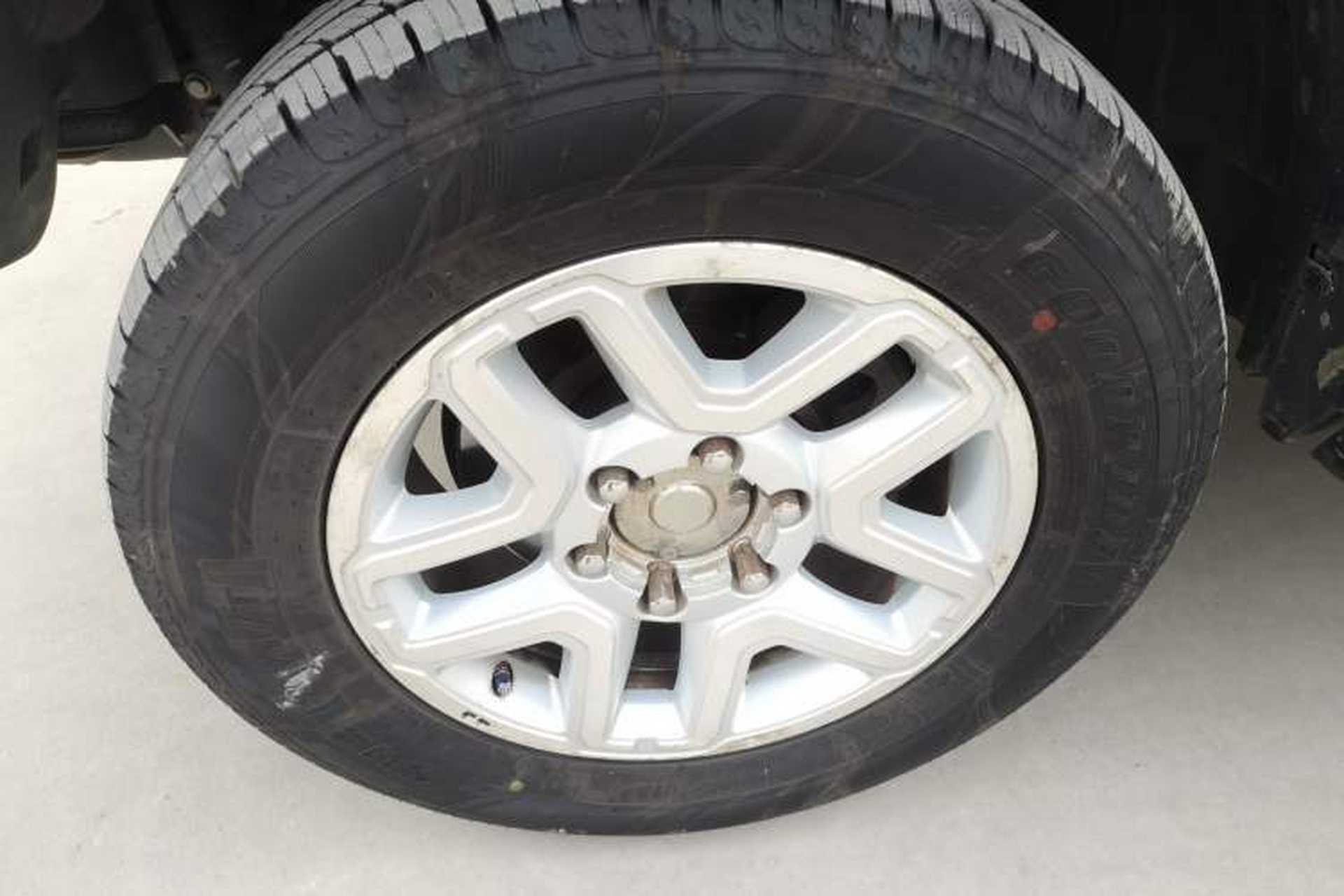Used BAIC Off-Road BJ40 2016 40L 2.3T Automatic Two-Wheel Drive Prestige Edition Left Front Wheel Hub