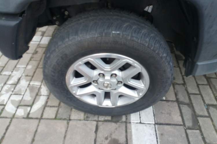 Used BAIC Off-Road BJ40 2016 40L 2.3T Automatic Two-Wheel Drive Prestige Edition Left Front Wheel Hub