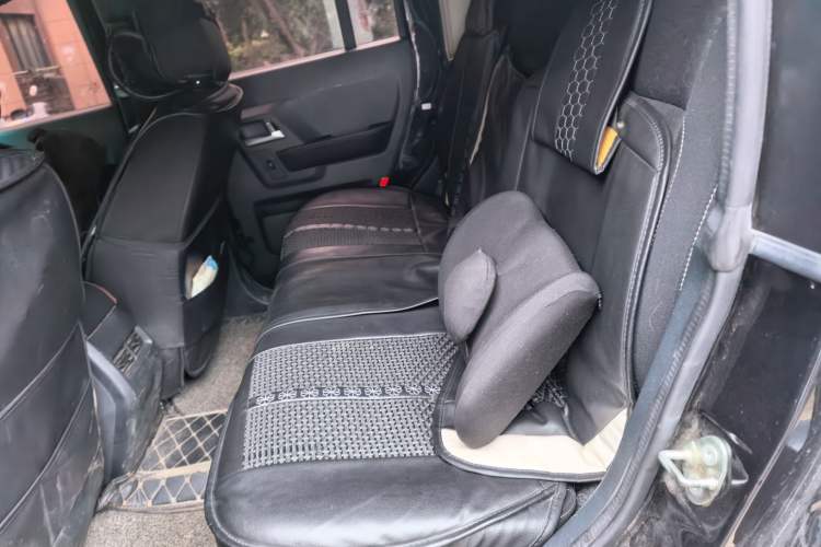 Used BAIC Off-Road BJ40 2016 40L 2.0T Manual Two-Wheel Drive Luxury Edition Left Rear Seat