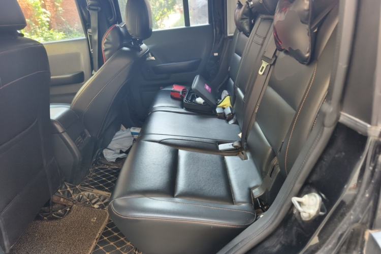 Used BAIC Off-Road BJ40 2016 2.0T Manual Two-Wheel Drive Prestige Edition Left Rear Seat