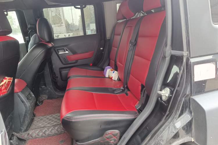 Used BAIC Off-Road BJ40 2016 40L 2.0T Manual Two-Wheel Drive Luxury Edition Left Rear Seat