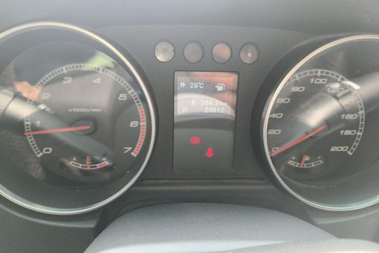 Used BAIC Off-Road BJ40 2016 40L 2.3T Automatic All-Wheel Drive Premium Edition Odometer Close Up
