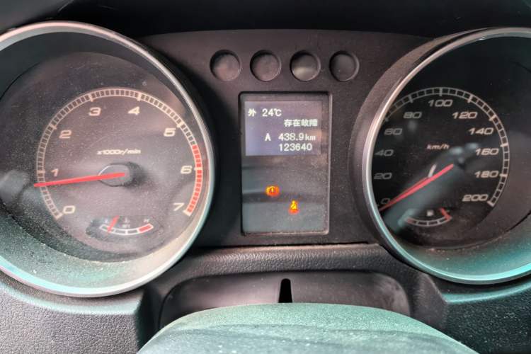 Used BAIC Off-Road BJ40 2016 40L 2.0T Manual Two-Wheel Drive Luxury Edition Odometer Close Up