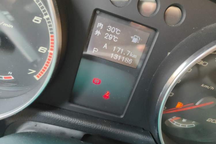 Used BAIC Off-Road BJ40 2016 40L 2.3T Automatic All-Wheel Drive Premium Edition Odometer Close Up