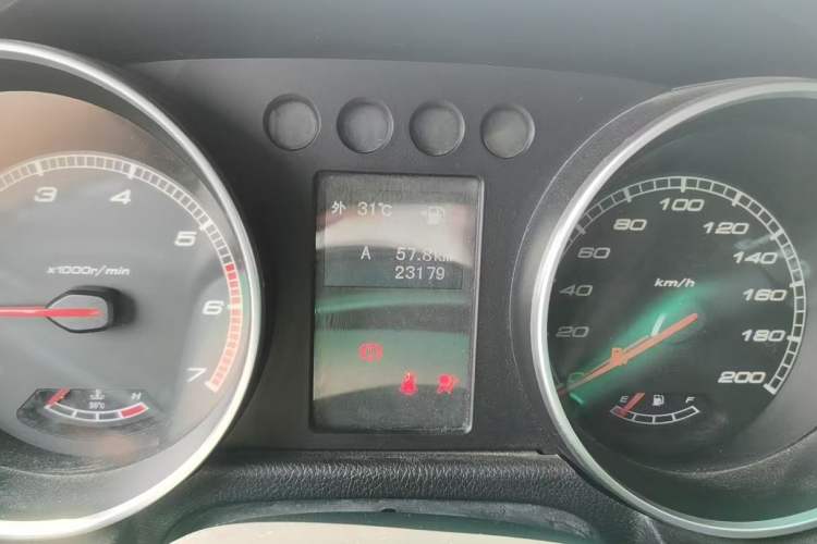 Used BAIC Off-Road BJ40 2016 40L 2.0T Manual All-Wheel Drive Prestige Edition Odometer Close Up