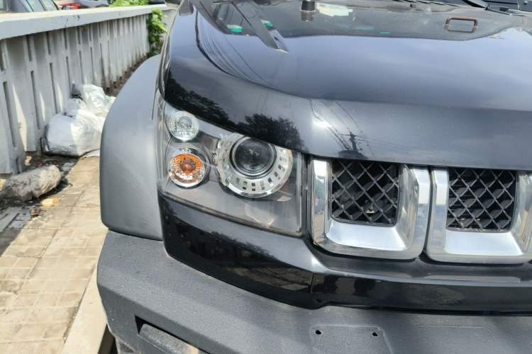 Used BAIC Off-Road BJ40 2016 40L 2.3T Automatic All-Wheel Drive Premium Edition Right Front Headlight