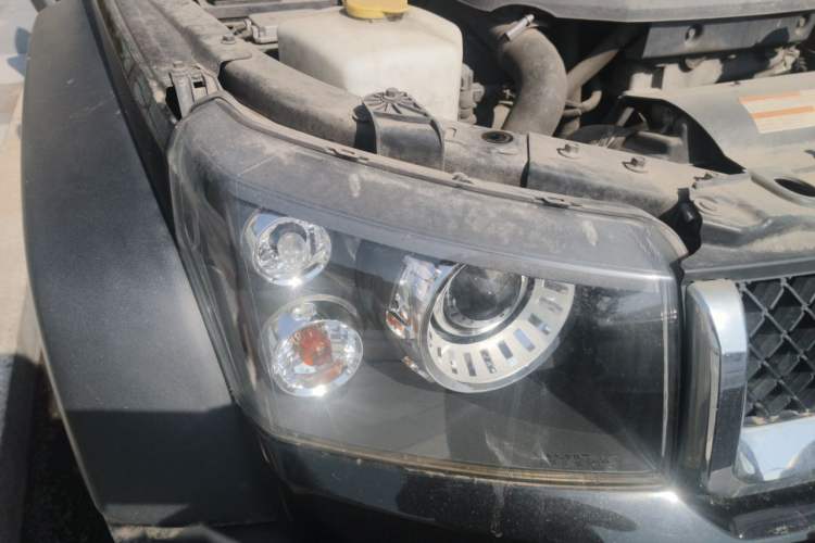 Used BAIC Off-Road BJ40 2016 40L 2.0T Manual All-Wheel Drive Prestige Edition Right Front Headlight