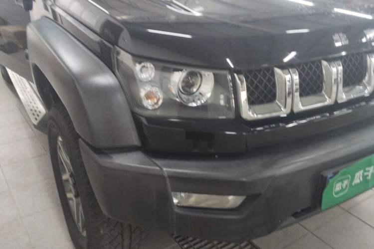 Used BAIC Off-Road BJ40 2016 2.3T Automatic Four-Wheel Drive Premium Edition Right Front Headlight