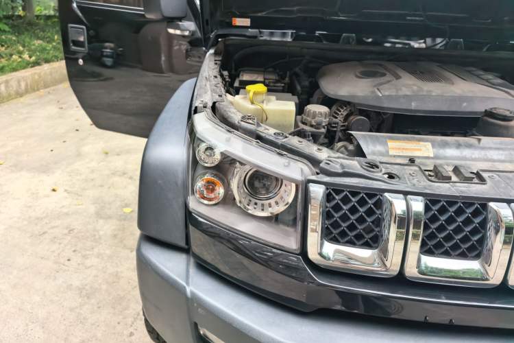 Used BAIC Off-Road BJ40 2016 40L 2.0T Manual Two-Wheel Drive Luxury Edition Right Front Headlight
