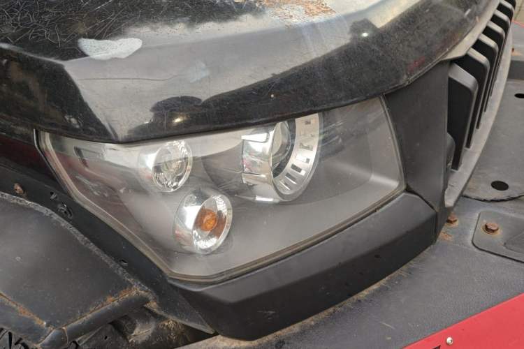 Used BAIC Off-Road BJ40 2016 40L 2.3T Automatic All-Wheel Drive Premium Edition Right Front Headlight