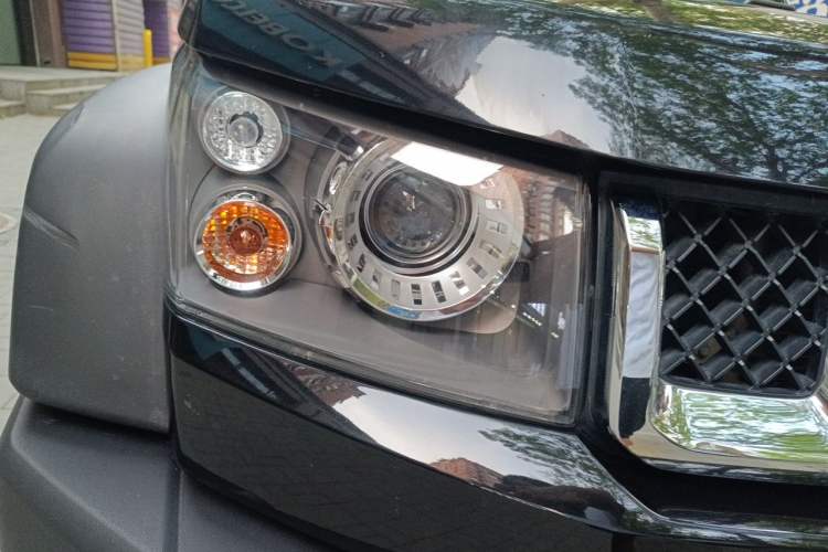 Used BAIC Off-Road BJ40 2016 40L 2.3T Automatic All-Wheel Drive Premium Edition Right Front Headlight