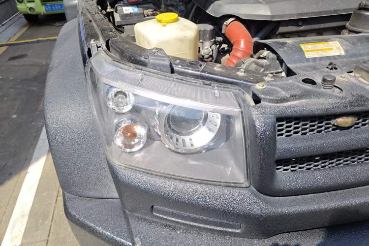 Used BAIC Off-Road BJ40 2016 40L 2.3T Automatic All-Wheel Drive Premium Edition Right Front Headlight