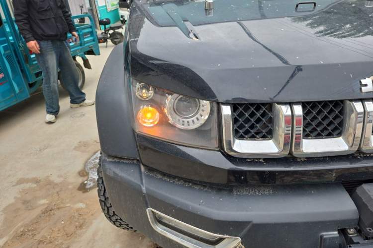 Used BAIC Off-Road BJ40 2016 40L 2.3T Automatic All-Wheel Drive Premium Edition Right Front Headlight