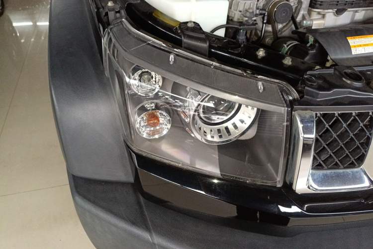 Used BAIC Off-Road BJ40 2016 40L 2.3T Automatic All-Wheel Drive Premium Edition Right Front Headlight
