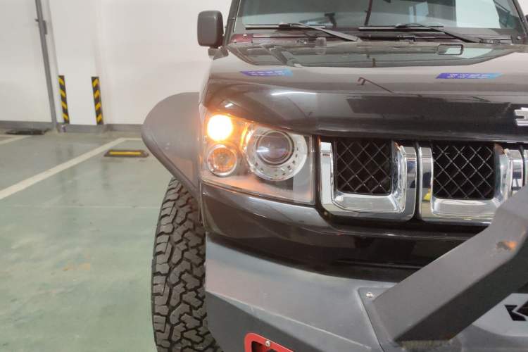 Used BAIC Off-Road BJ40 2016 40L 2.3T Automatic All-Wheel Drive Premium Edition Right Front Headlight