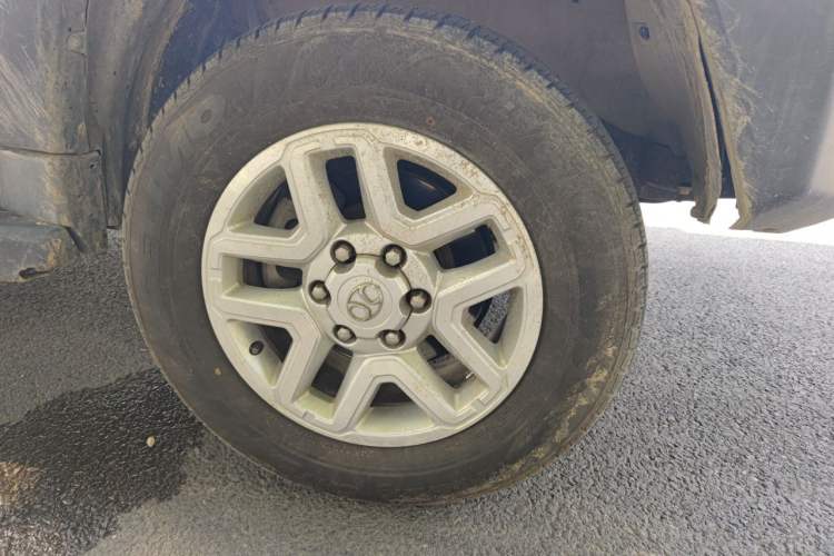 Used BAIC Off-Road BJ40 2016 40L 2.0T Manual All-Wheel Drive Prestige Edition Right Front Wheel Hub