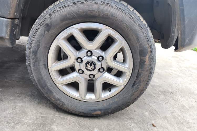 Used BAIC Off-Road BJ40 2016 40L 2.0T Manual All-Wheel Drive Prestige Edition Right Front Wheel Hub