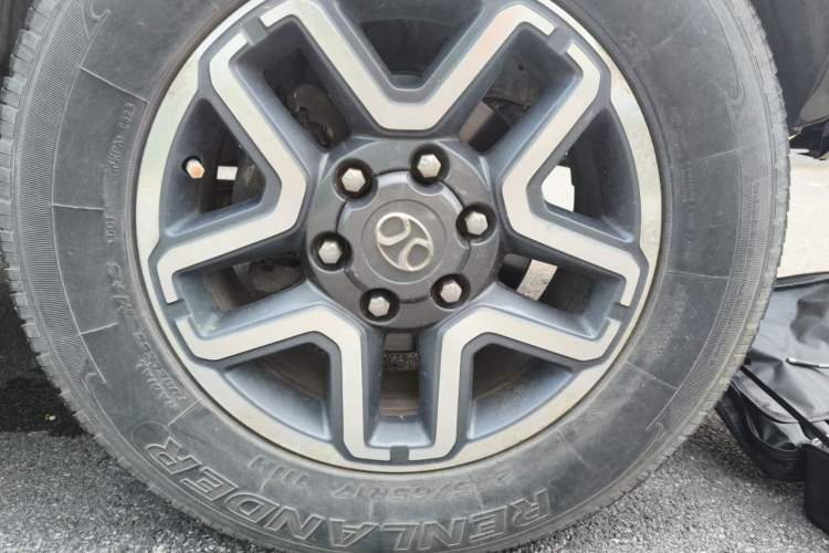 Used BAIC Off-Road BJ40 2016 40L 2.3T Automatic All-Wheel Drive Premium Edition Right Front Wheel Hub