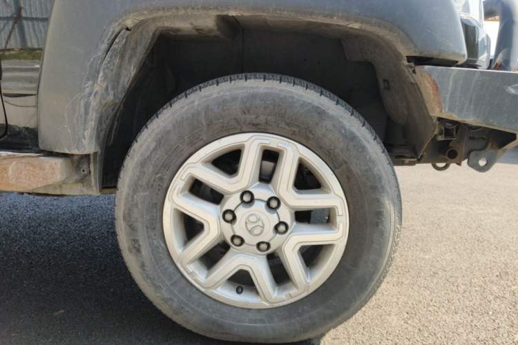 Used BAIC Off-Road BJ40 2016 40L 2.0T Manual All-Wheel Drive Prestige Edition Right Front Wheel Hub