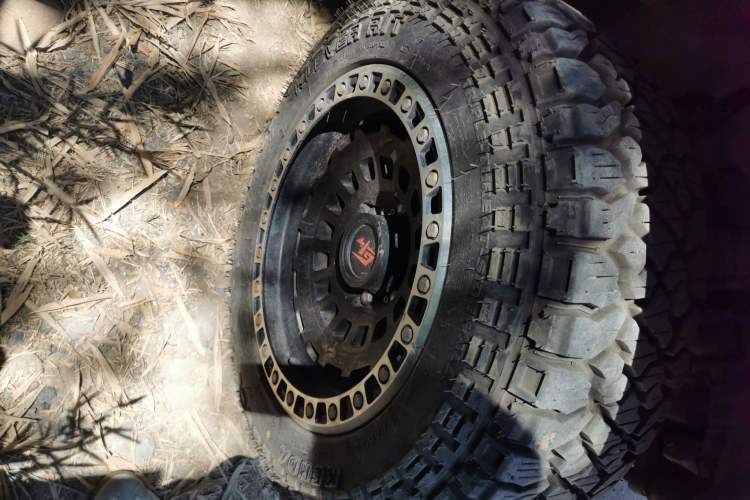 Used BAIC Off-Road BJ40 2016 40L 2.3T Automatic All-Wheel Drive Premium Edition Right Front Wheel Hub