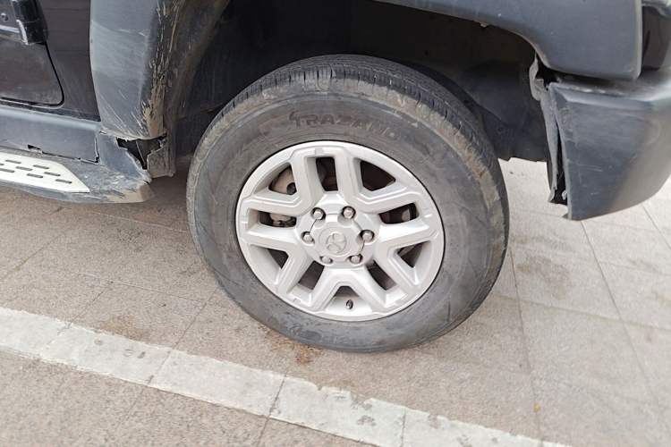 Used BAIC Off-Road BJ40 2016 40L 2.0T Manual All-Wheel Drive Prestige Edition Right Front Wheel Hub