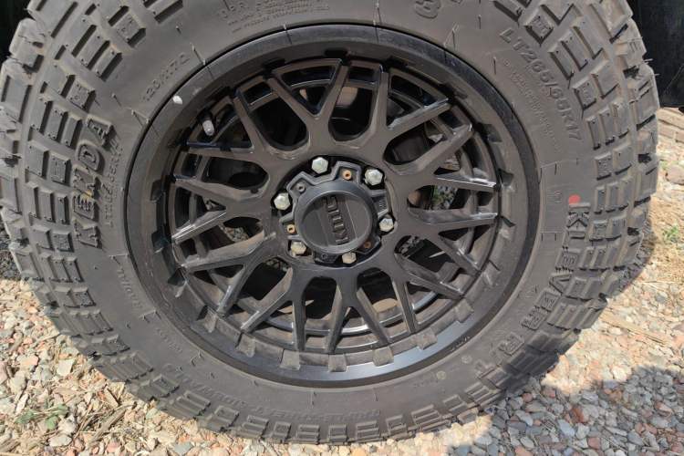 Used BAIC Off-Road BJ40 2016 40L 2.3T Automatic All-Wheel Drive Premium Edition Right Front Wheel Hub