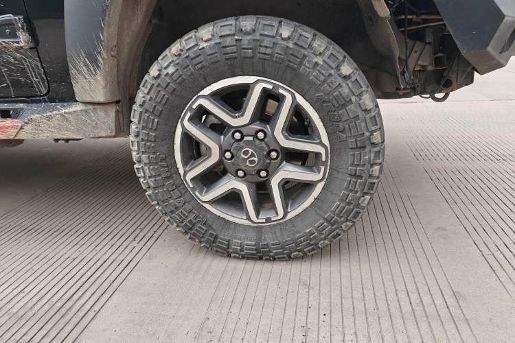 Used BAIC Off-Road BJ40 2016 40L 2.3T Automatic All-Wheel Drive Premium Edition Right Front Wheel Hub