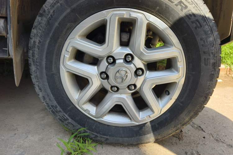 Used BAIC Off-Road BJ40 2016 2.0T Manual Two-Wheel Drive Prestige Edition Right Front Wheel Hub