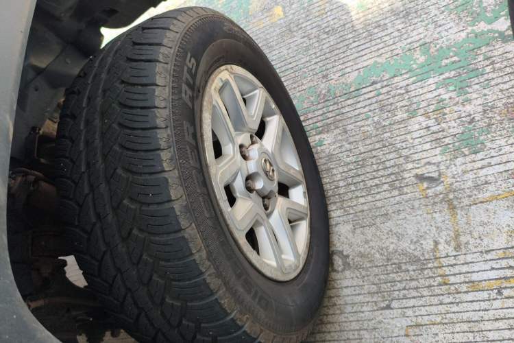 Used BAIC Off-Road BJ40 2016 40L 2.0T Manual All-Wheel Drive Prestige Edition Right Front Wheel Hub