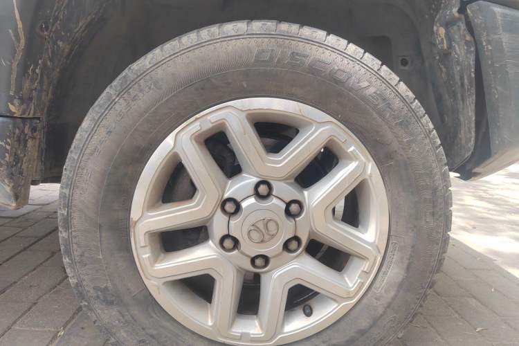 Used BAIC Off-Road BJ40 2016 2.0T Manual Four-Wheel Drive Prestige Edition Right Front Wheel Hub
