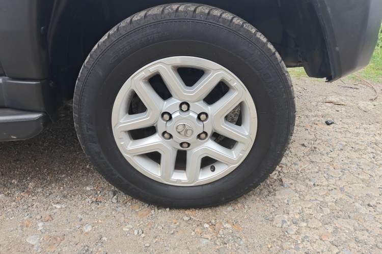 Used BAIC Off-Road BJ40 2016 40L 2.0T Manual All-Wheel Drive Prestige Edition Right Front Wheel Hub