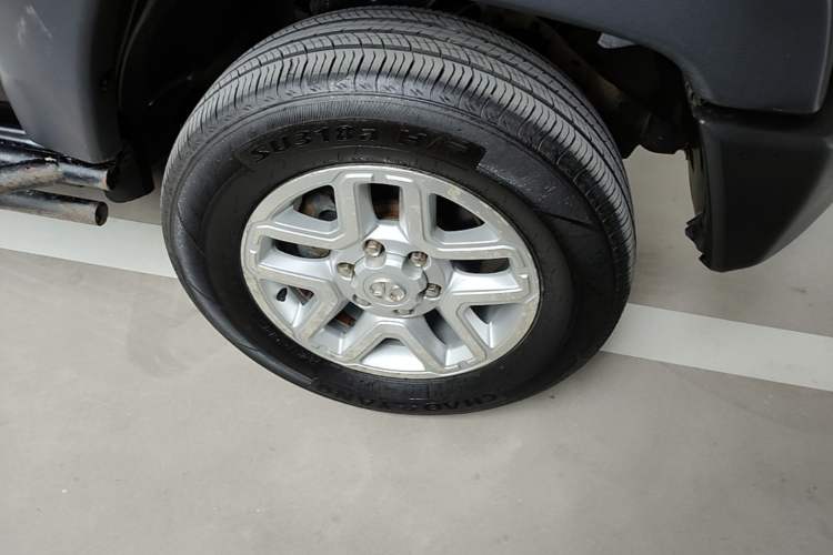 Used BAIC Off-Road BJ40 2016 40L 2.0T Manual All-Wheel Drive Prestige Edition Right Front Wheel Hub
