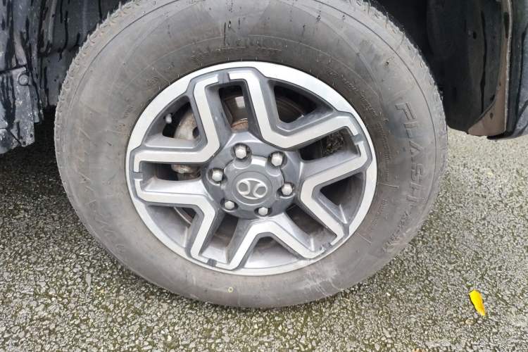 Used BAIC Off-Road BJ40 2016 40L 2.3T Automatic All-Wheel Drive Premium Edition Right Front Wheel Hub