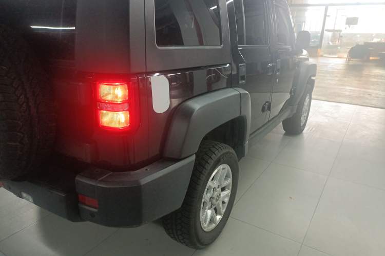 Used BAIC Off-Road BJ40 2016 40L 2.3T Automatic Two-Wheel Drive Prestige Edition Right Rear Taillight