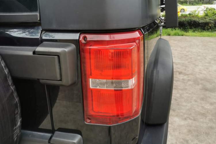 Used BAIC Off-Road BJ40 2016 40L 2.3T Automatic Two-Wheel Drive Prestige Edition Right Rear Taillight