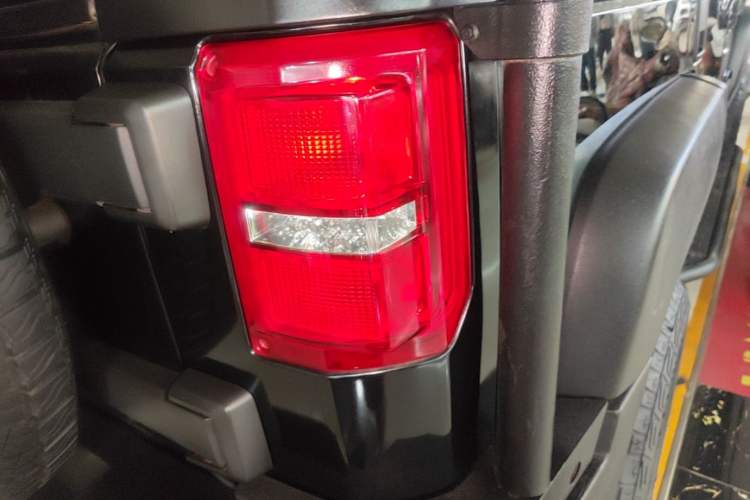 Used BAIC Off-Road BJ40 2016 40L 2.3T Automatic All-Wheel Drive Premium Edition Right Rear Taillight