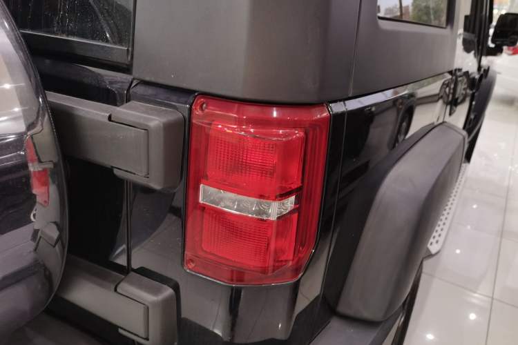 Used BAIC Off-Road BJ40 2016 40L 2.3T Automatic All-Wheel Drive Premium Edition Right Rear Taillight