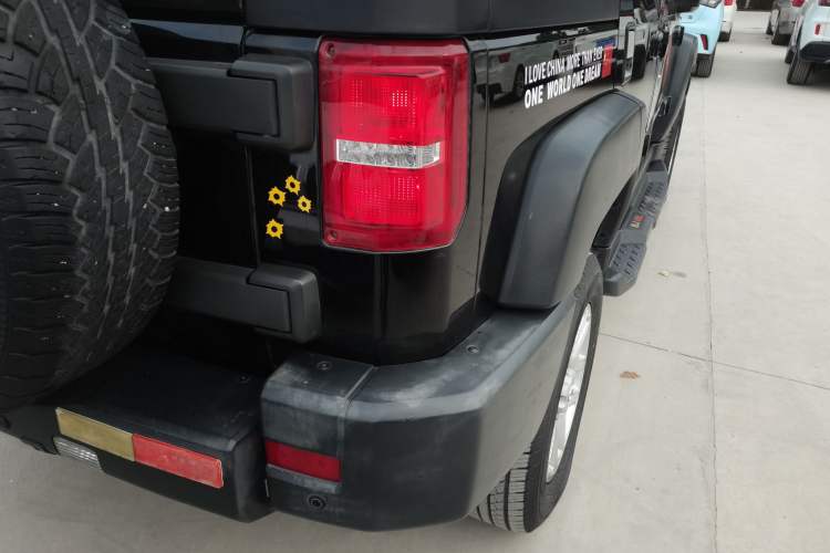 Used BAIC Off-Road BJ40 2016 40L 2.3T Automatic Two-Wheel Drive Prestige Edition Right Rear Taillight