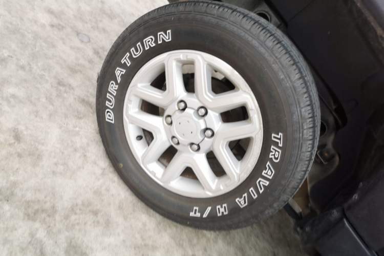 Used BAIC Off-Road BJ40 2016 40L 2.3T Automatic Two-Wheel Drive Prestige Edition Right Rear Wheel Hub