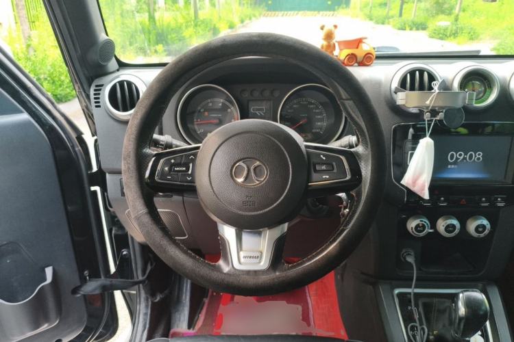 Used BAIC Off-Road BJ40 2016 40L 2.3T Automatic All-Wheel Drive Premium Edition Steering Wheel