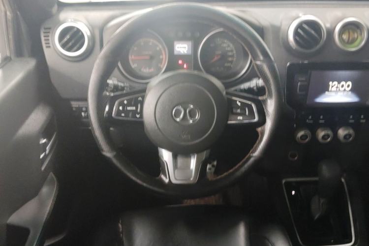 Used BAIC Off-Road BJ40 2016 2.3T Automatic Four-Wheel Drive Premium Edition Steering Wheel