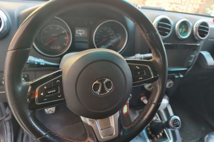 Used BAIC Off-Road BJ40 2016 2.0T Manual Two-Wheel Drive Prestige Edition Steering Wheel