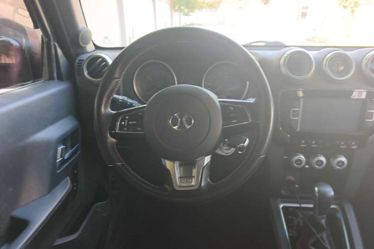 Used BAIC Off-Road BJ40 2016 40L 2.3T Automatic All-Wheel Drive Premium Edition Steering Wheel
