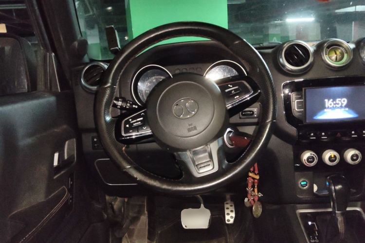 Used BAIC Off-Road BJ40 2016 40L 2.3T Automatic All-Wheel Drive Premium Edition Steering Wheel