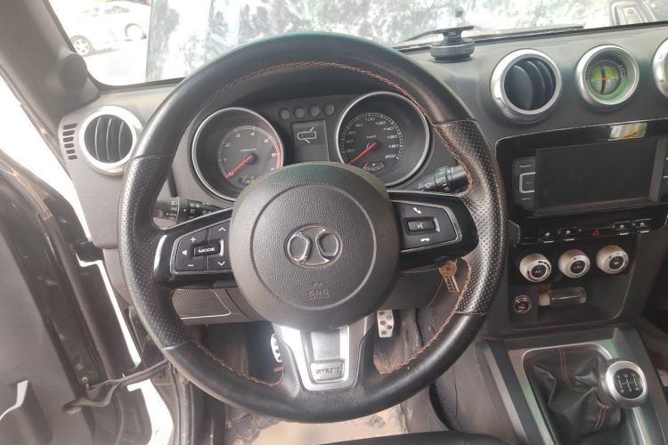 Used BAIC Off-Road BJ40 2016 2.0T Manual Four-Wheel Drive Prestige Edition Steering Wheel