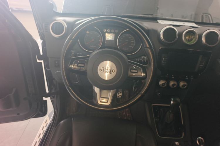 Used BAIC Off-Road BJ40 2016 40L 2.3T Automatic All-Wheel Drive Premium Edition Steering Wheel